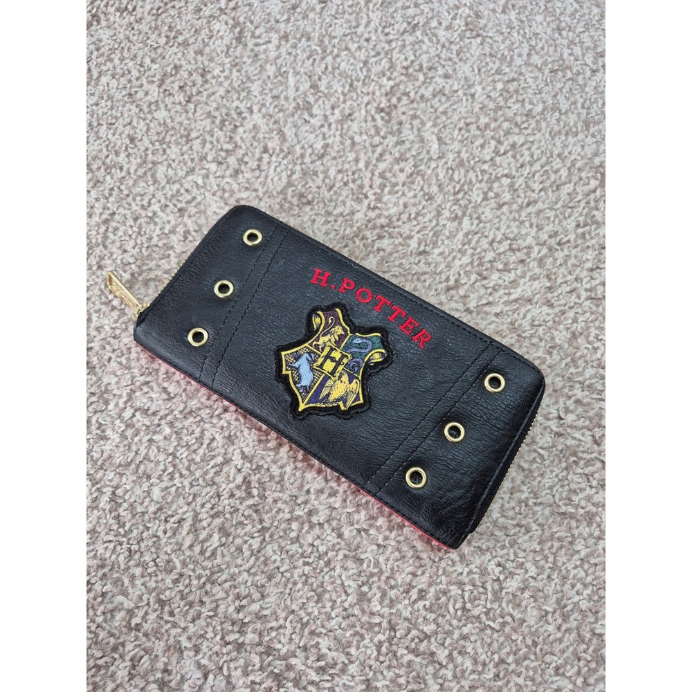 Loungefly Harry Potter Quidditch Hogwarts Zip Around Wallet Black Red Star